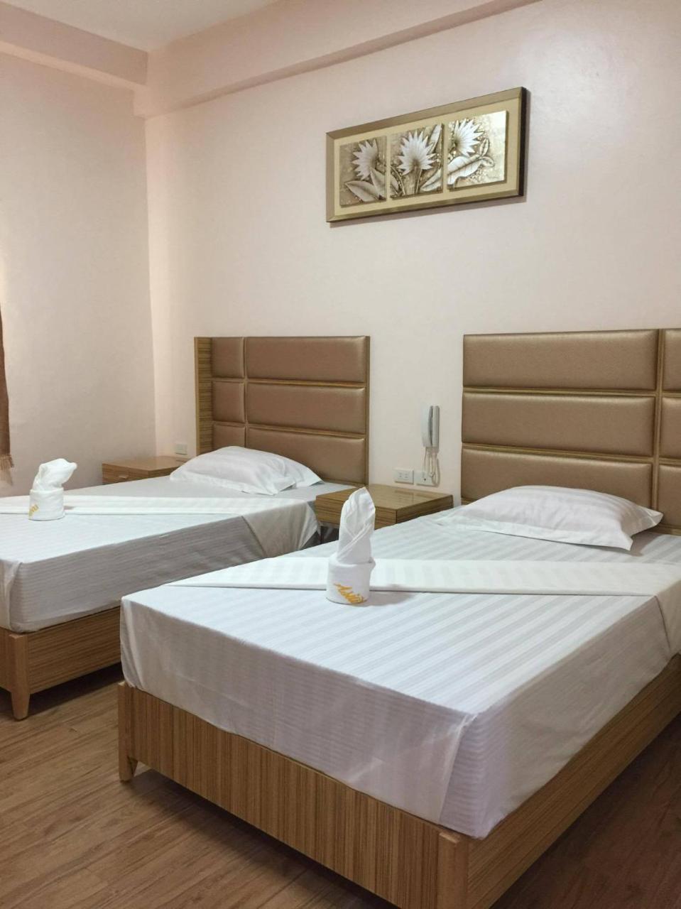 Meaco Royal Hotel - Lipa Lipa City Bagian luar foto